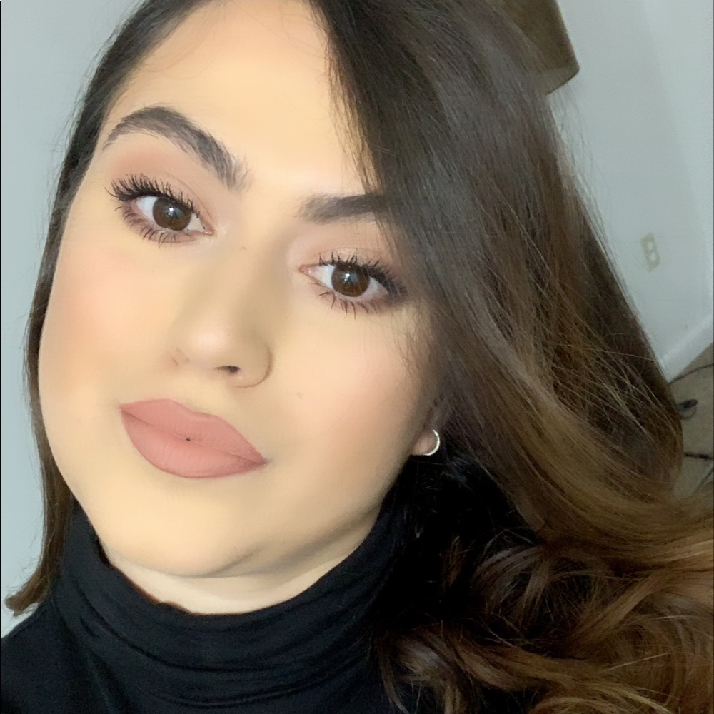 Meet your Posher, Ermira